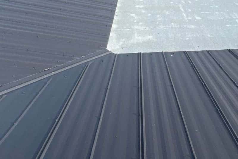Metal-to-flat roof transition detail
